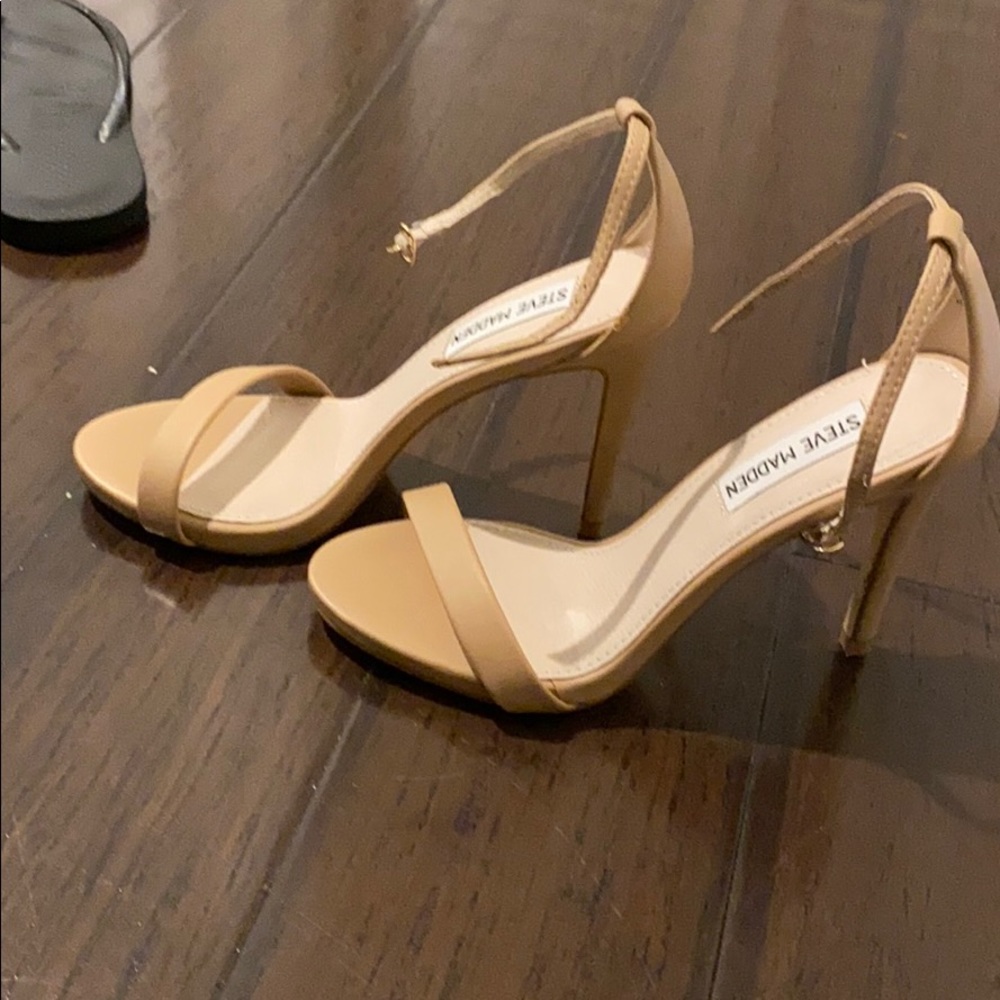 Sandals - Picture 2 of 5
